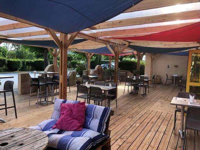 Logis Hotel Le Clos Saint Loup Bram Bagian luar foto