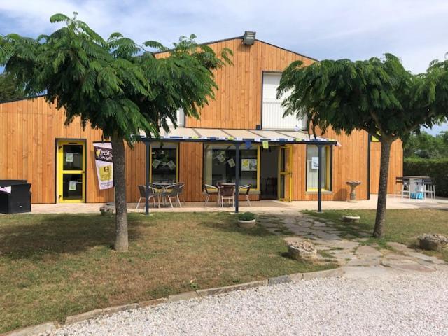 Logis Hotel Le Clos Saint Loup Bram Bagian luar foto