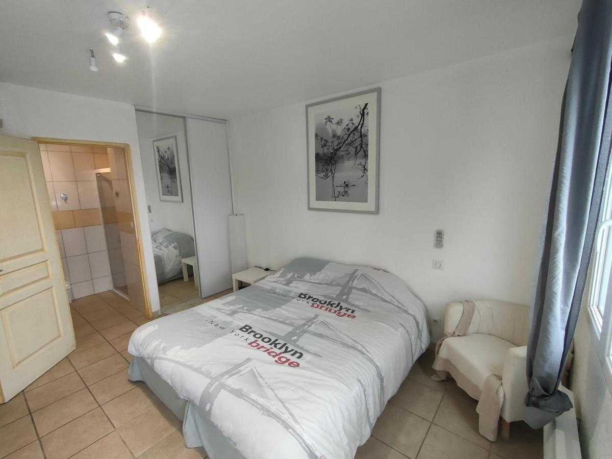 Logis Hotel Le Clos Saint Loup Bram Bagian luar foto
